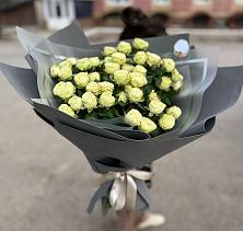 Букет Белые кустовые розы Солинеро в Сосьве