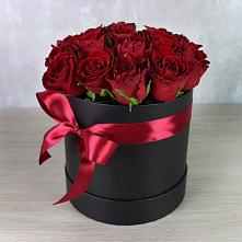 Цветочная композиция из Розы в шляпной коробке в Сосьве