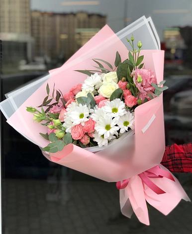 Букет цветов из: Розы, Лизиантусы и Хризантемы в Сосьве